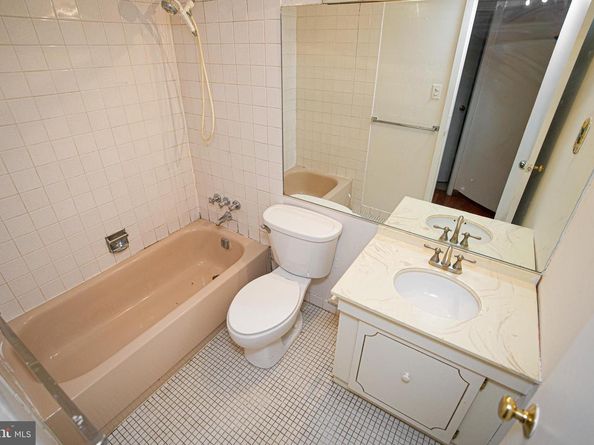 4000 Gypsy Lane 110C, Philadelphia PA 19129