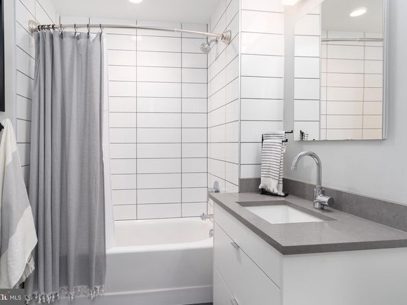 1300 4TH Street SE 715, Washington DC 20003