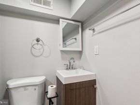 17 S 45TH Street, Philadelphia PA 19104