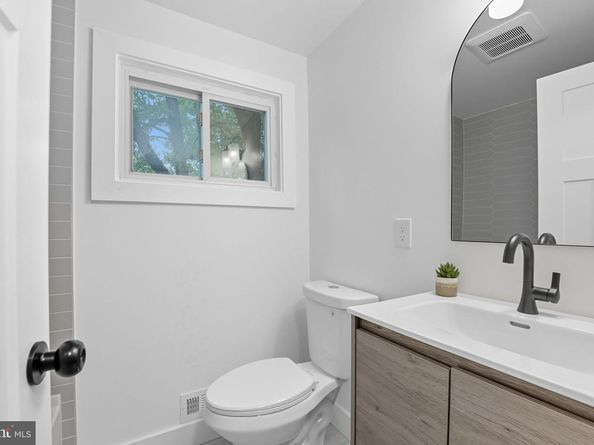 492 N Latham Street, Alexandria VA 22304
