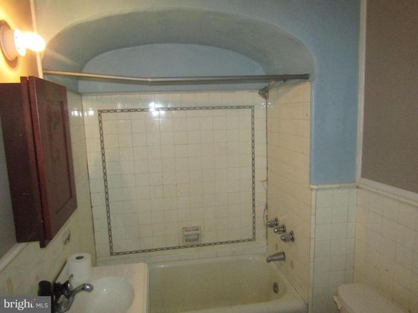 1827 W Rockland Street, Philadelphia PA 19141