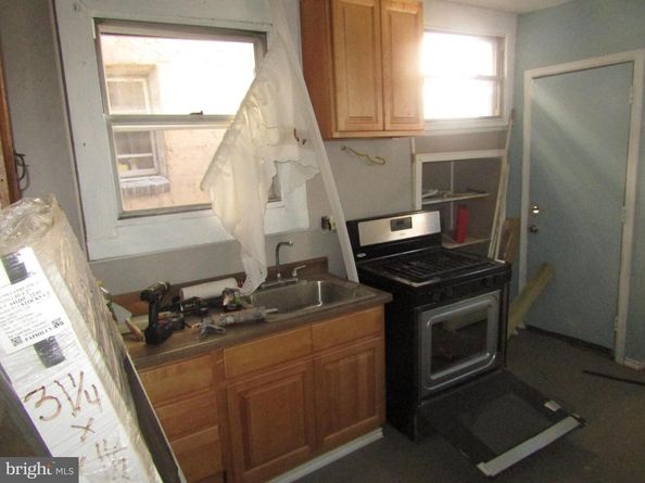 1827 W Rockland Street, Philadelphia PA 19141