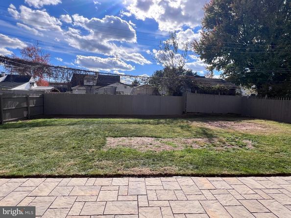 19 Prunewood Road, Levittown PA 19056