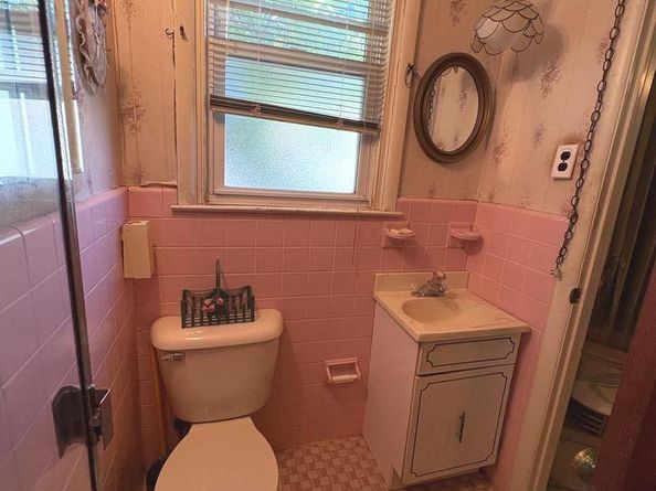801 Charette Road, Philadelphia PA 19115