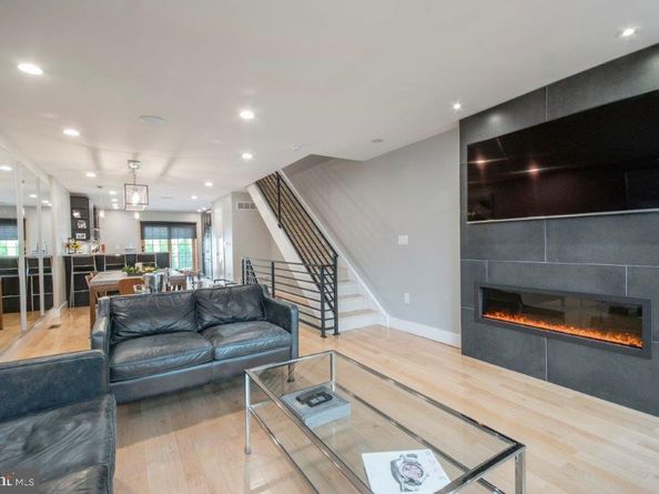 2902 S 15TH Street, Philadelphia PA 19145