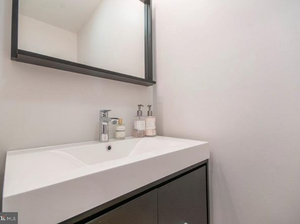 2902 S 15TH Street, Philadelphia PA 19145