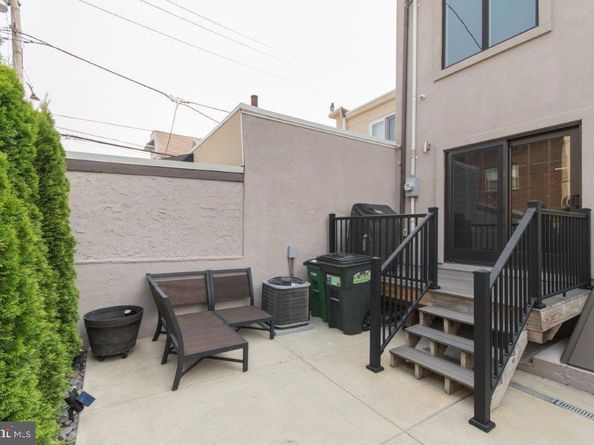 2902 S 15TH Street, Philadelphia PA 19145