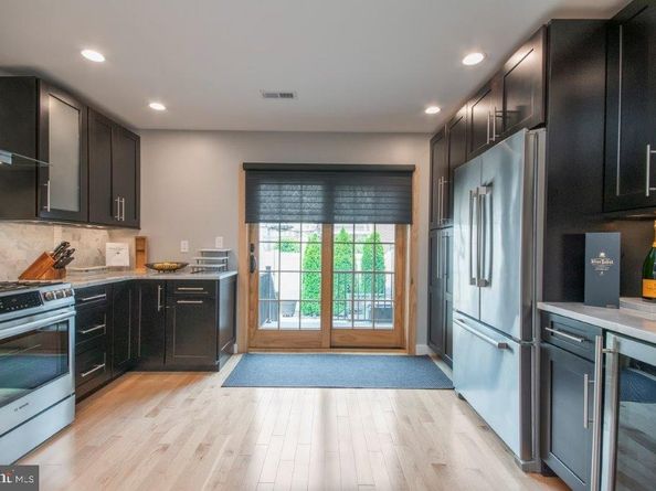 2902 S 15TH Street, Philadelphia PA 19145