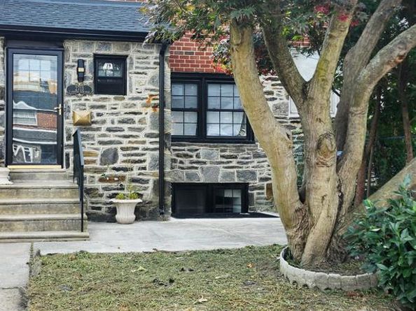 2713 E Country Club Road, Philadelphia PA 19131