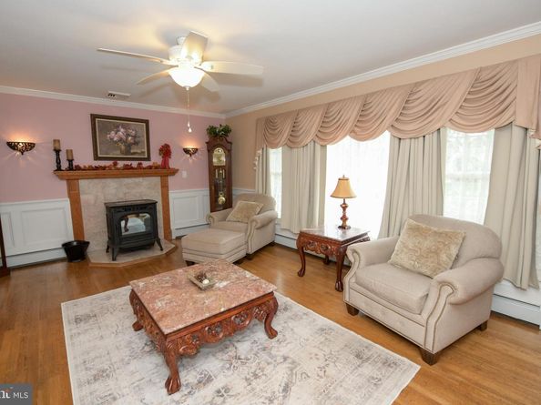 229 Walton Drive, Morrisville PA 19067