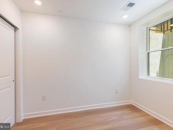 1121 S 20TH Street, Philadelphia PA 19146