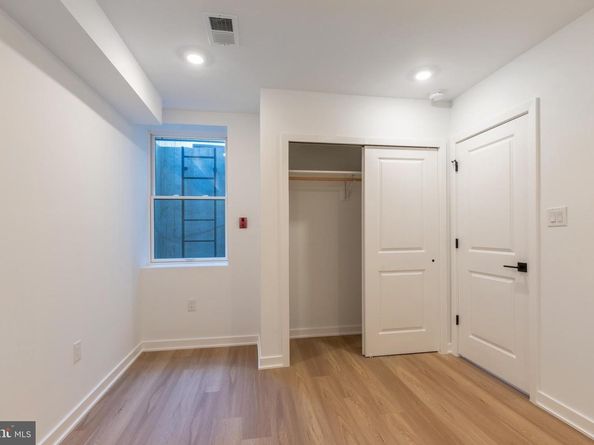 1121 S 20TH Street, Philadelphia PA 19146