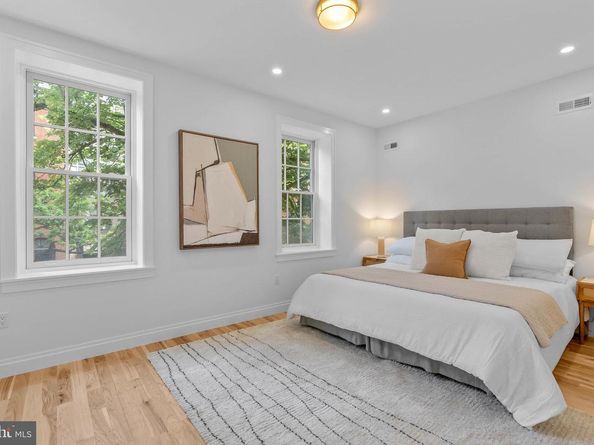 202 Spruce Street, Philadelphia PA 19106