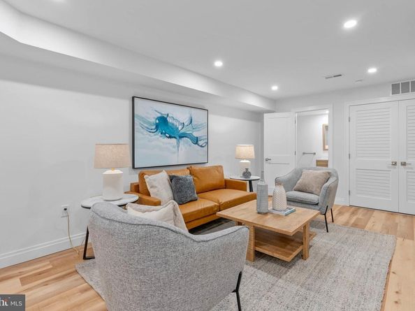 202 Spruce Street, Philadelphia PA 19106