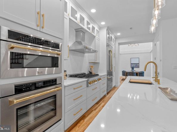 202 Spruce Street, Philadelphia PA 19106
