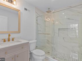 202 Spruce Street, Philadelphia PA 19106