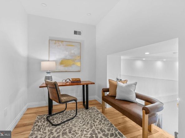 202 Spruce Street, Philadelphia PA 19106