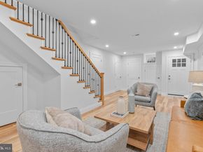202 Spruce Street, Philadelphia PA 19106