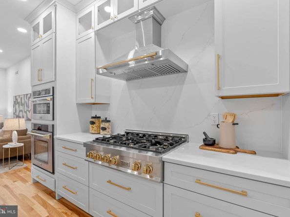 202 Spruce Street, Philadelphia PA 19106