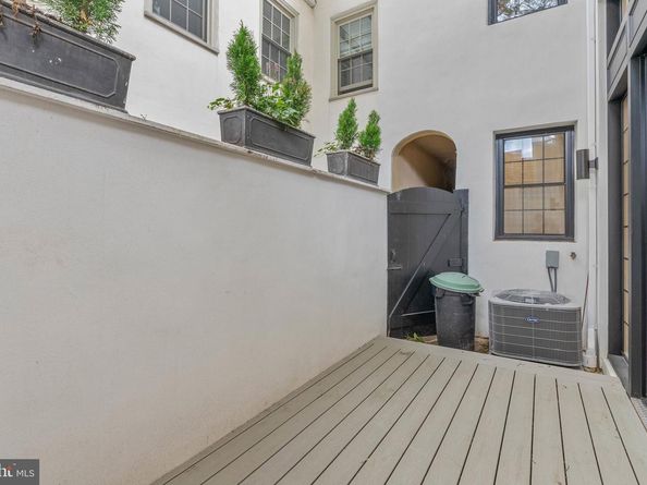 202 Spruce Street, Philadelphia PA 19106