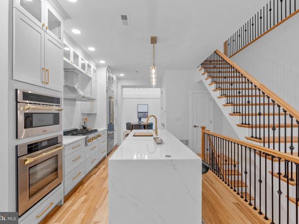 202 Spruce Street, Philadelphia PA 19106