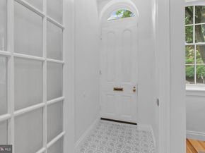 202 Spruce Street, Philadelphia PA 19106