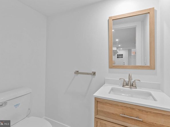 202 Spruce Street, Philadelphia PA 19106