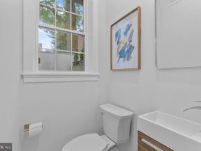 202 Spruce Street, Philadelphia PA 19106