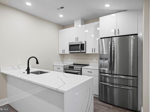 824 18TH Street NE 12, Washington DC 20002