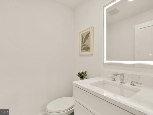 509 L Street NE 4B, Washington DC 20002