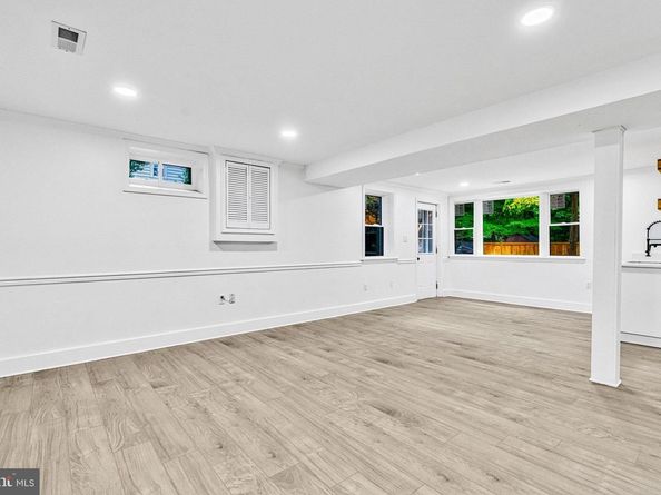 2539 Gallows Road, Dunn Loring VA 22027