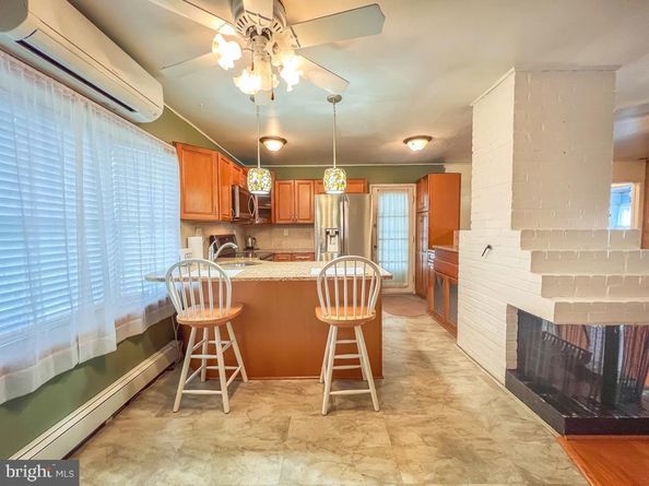 237 Lakeside Drive N, Levittown PA 19054