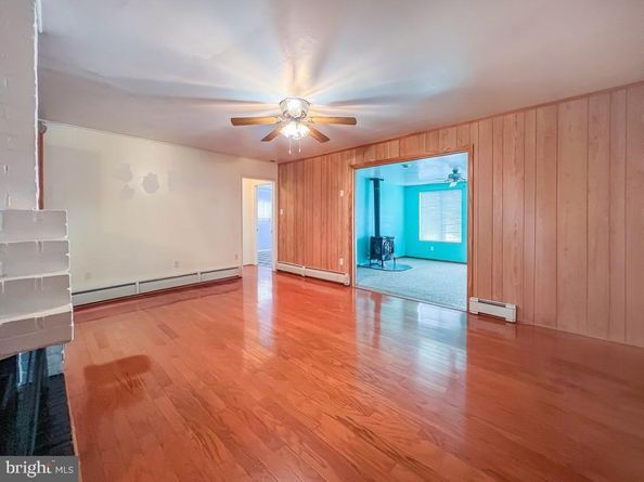 237 Lakeside Drive N, Levittown PA 19054