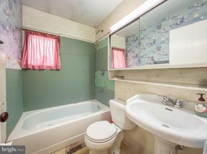 237 Lakeside Drive N, Levittown PA 19054