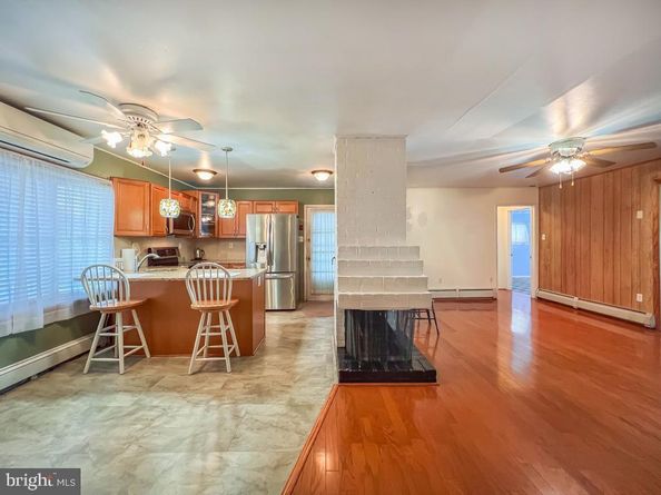 237 Lakeside Drive N, Levittown PA 19054