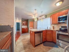 237 Lakeside Drive N, Levittown PA 19054