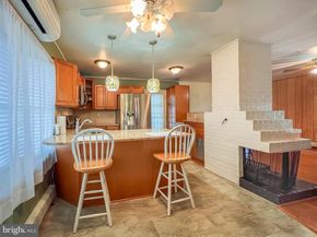 237 Lakeside Drive N, Levittown PA 19054