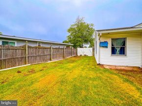 237 Lakeside Drive N, Levittown PA 19054