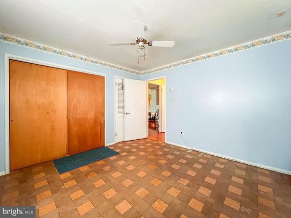 237 Lakeside Drive N, Levittown PA 19054