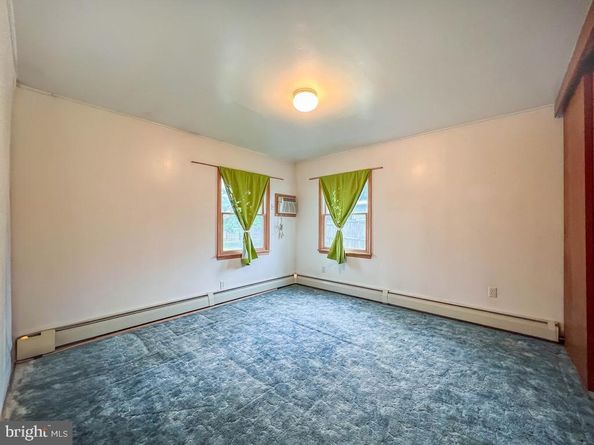 237 Lakeside Drive N, Levittown PA 19054