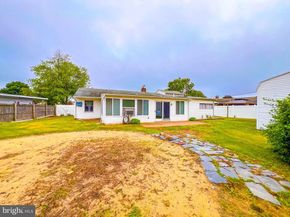 237 Lakeside Drive N, Levittown PA 19054