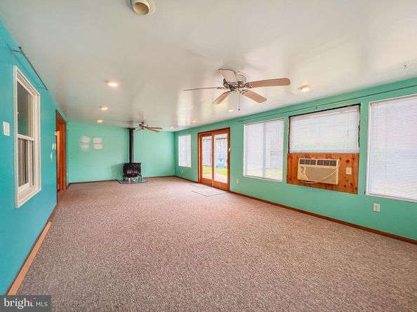 237 Lakeside Drive N, Levittown PA 19054