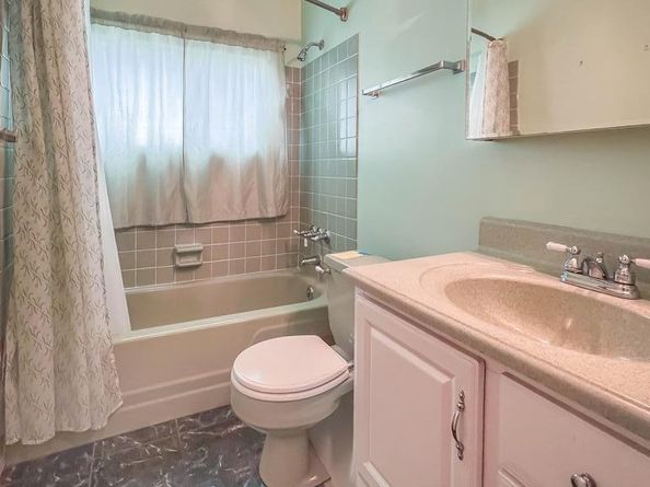 237 Lakeside Drive N, Levittown PA 19054