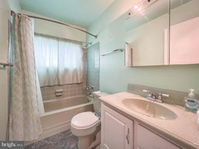 237 Lakeside Drive N, Levittown PA 19054