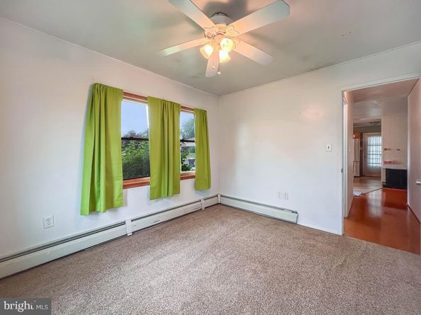 237 Lakeside Drive N, Levittown PA 19054