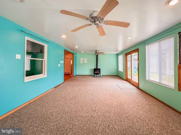 237 Lakeside Drive N, Levittown PA 19054