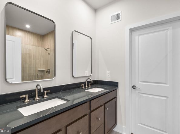 13724 Aviation Place, Herndon VA 20171