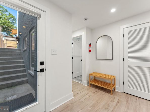 922 8TH Street NE, Washington DC 20002