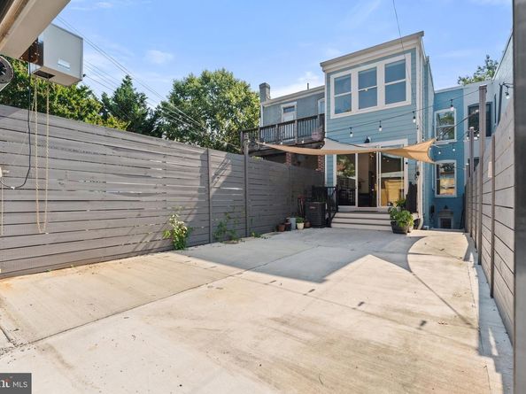 922 8TH Street NE, Washington DC 20002