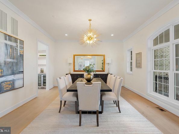 8619 Redwood, Vienna VA 22180